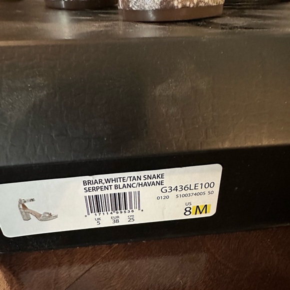 27 Edit by Naturalizer Sandal size 38 (8) in white/tan snakeskin pattern - Picture 7 of 9